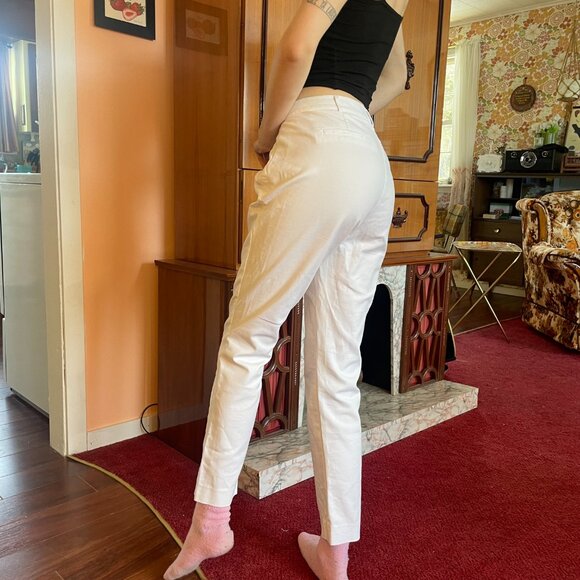 White low rise Micheal Kors tapered ankle pants! - Picture 6 of 12
